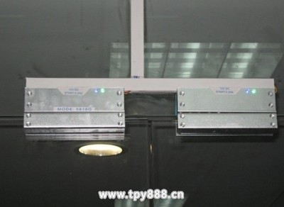 上下无框玻璃门安装效果图