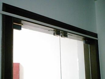 上门框下玻璃门安装效果图